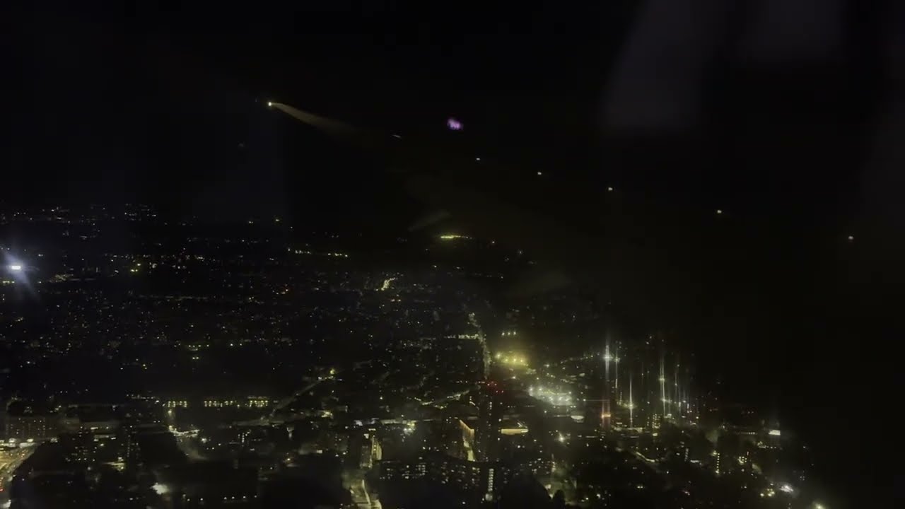 Nighttime American Boeing 787-9 Dramliner landing at London-Heathrow