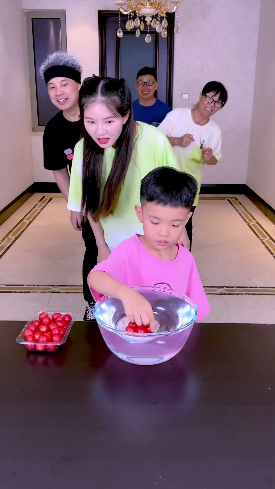 Shipwreck Challenge, The Whole Process Is Heart-Pounding#Christmas #Funnyfamily #Partygames #Funny