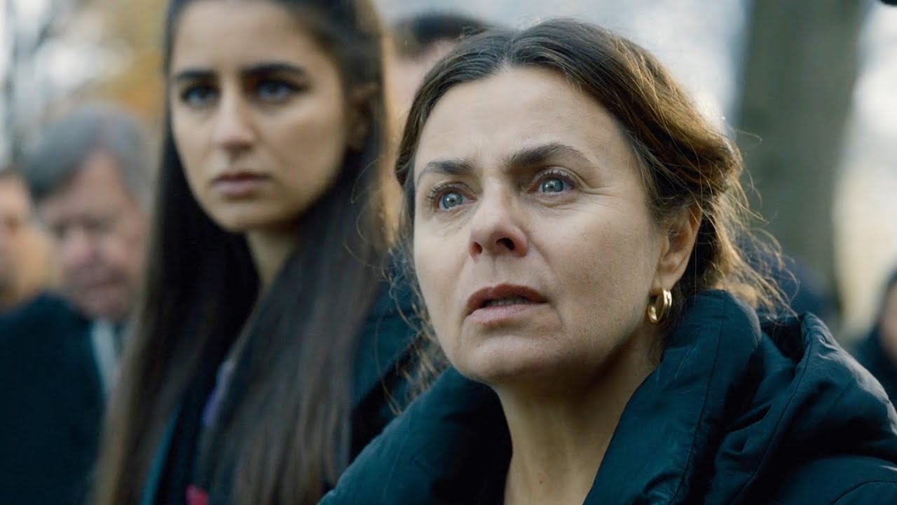 母親葬禮日丈夫藏著情人，女人中年覺悟砸碎婚姻枷鎖