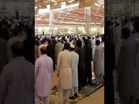 حضور انبوه مردم در مسجد مکی زاهدان