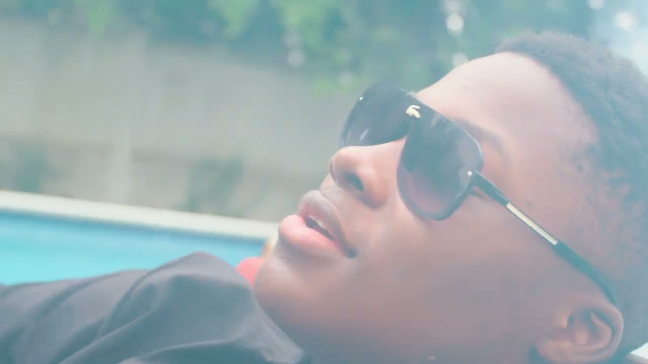 Jr La Melo feat Safarel Obiang  Mademoiselle  Clip Officiel 