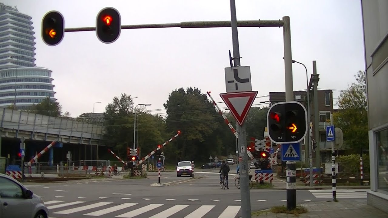 Spoorwegovergang Groningen Europapark // Dutch railroad crossing