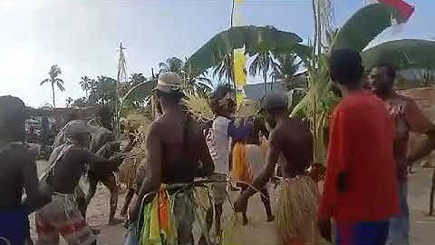 Adat suku kamoro potowai buru