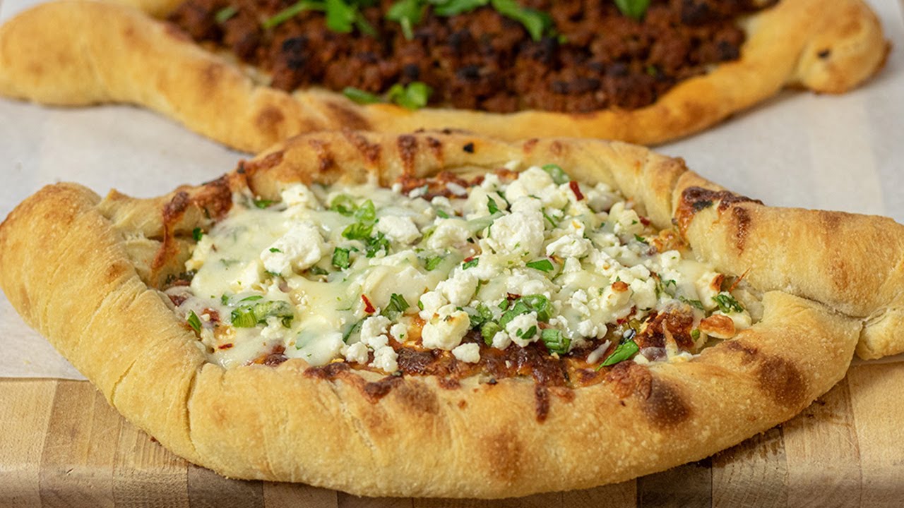 Greek Pizza Boats: Peinirli