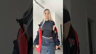 Sieht von vorne und hinten einfach extra süß aus, während ich dieses Outfit gecheckt habe 😂💃