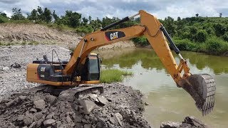 รถแบ็คโฮ CAT 320D2 ขุดดินดานแข็ง ไม่คณามือผ่านได้สบายๆครับ จัดมุมดีๆบรรยากาศสวยๆให้ได้ชมกัน 😁😁😁