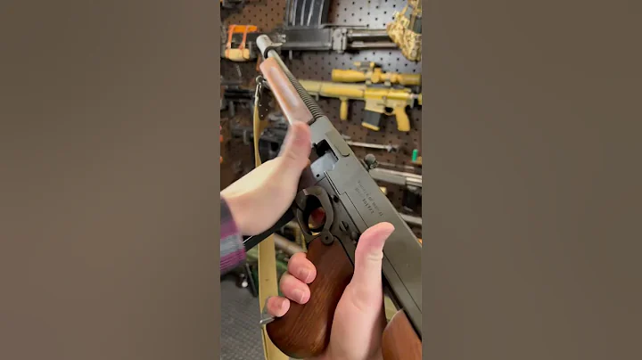 Why the MP40 is WAY BETTER than the Thompson 💔 in 1 Min #Shorts