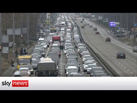 Gridlock as thousands of people flee Ukrainian capital Kyiv