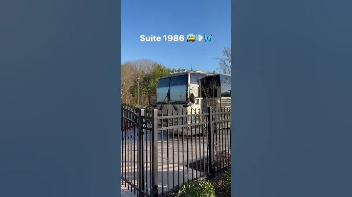 Dolly Parton's 1986 Tour Bus Suite