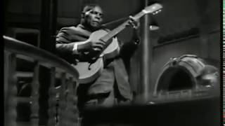 Video thumbnail of "Howlin' Wolf -  Shake For Me  - live"
