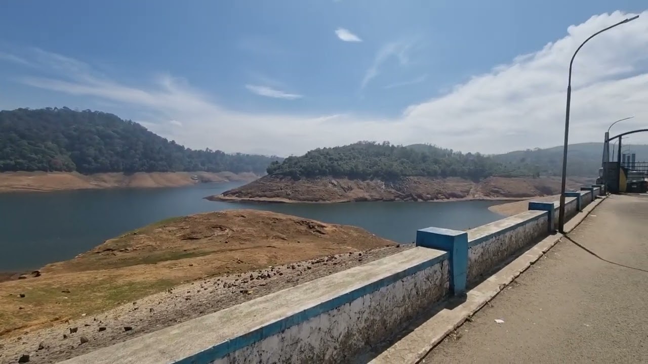 Sholayar Dam 