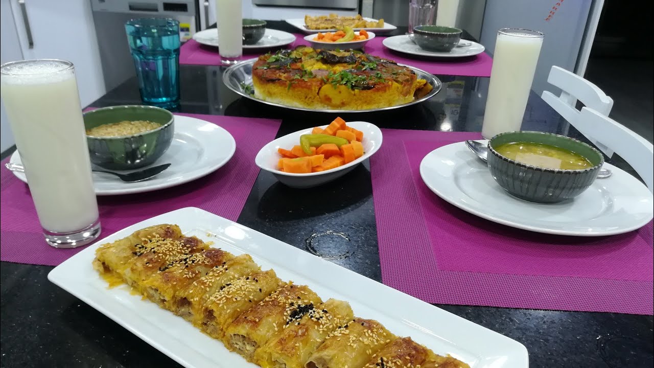 عزمتهم في المطبخ اجمل قعده جنب الحلل هههه