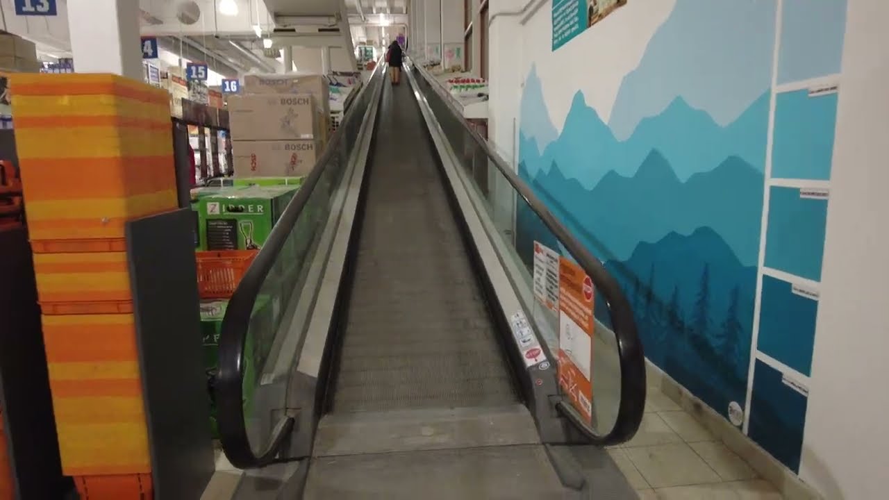 Schindler travelator at OBI Hardware store - Budapest [4K HDR]