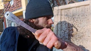 The HUNGER Games Knife Throwing Technique (Backhand Tutorial)