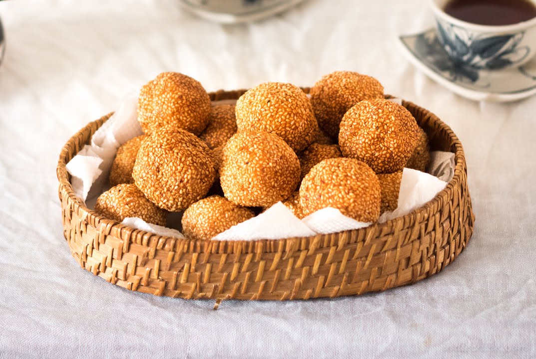 Vietnamese Sesame Rice Donuts (Bánh Rán Vừng) - YouTube