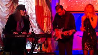 The Cave Dwellers - Live At Club Arcada - Runaround Teaser