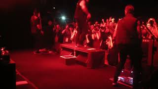 Papa Roach -  Burn (Live Paris 2011 - Stage view)