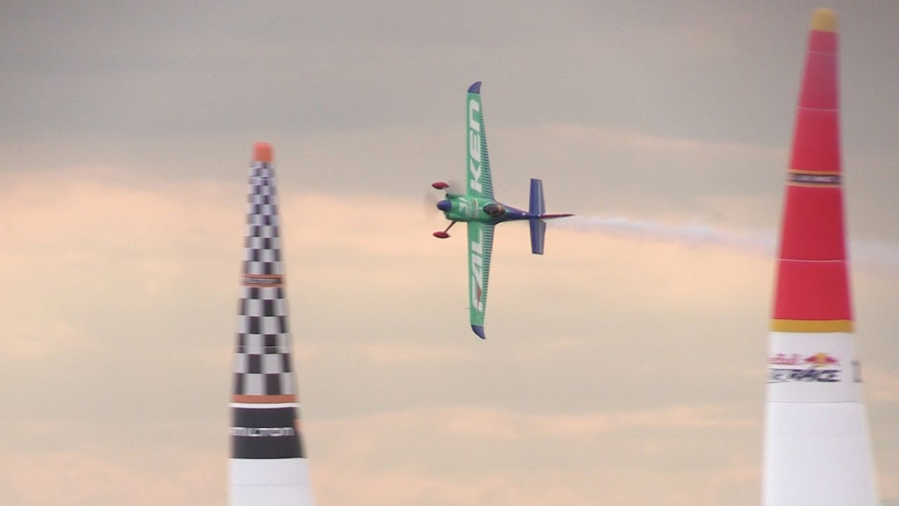Red Bull Air Race FALKEN 室屋義秀 エアレース世界選手権参戦の室屋義秀選手、チーム機体がFALKENカラーへ