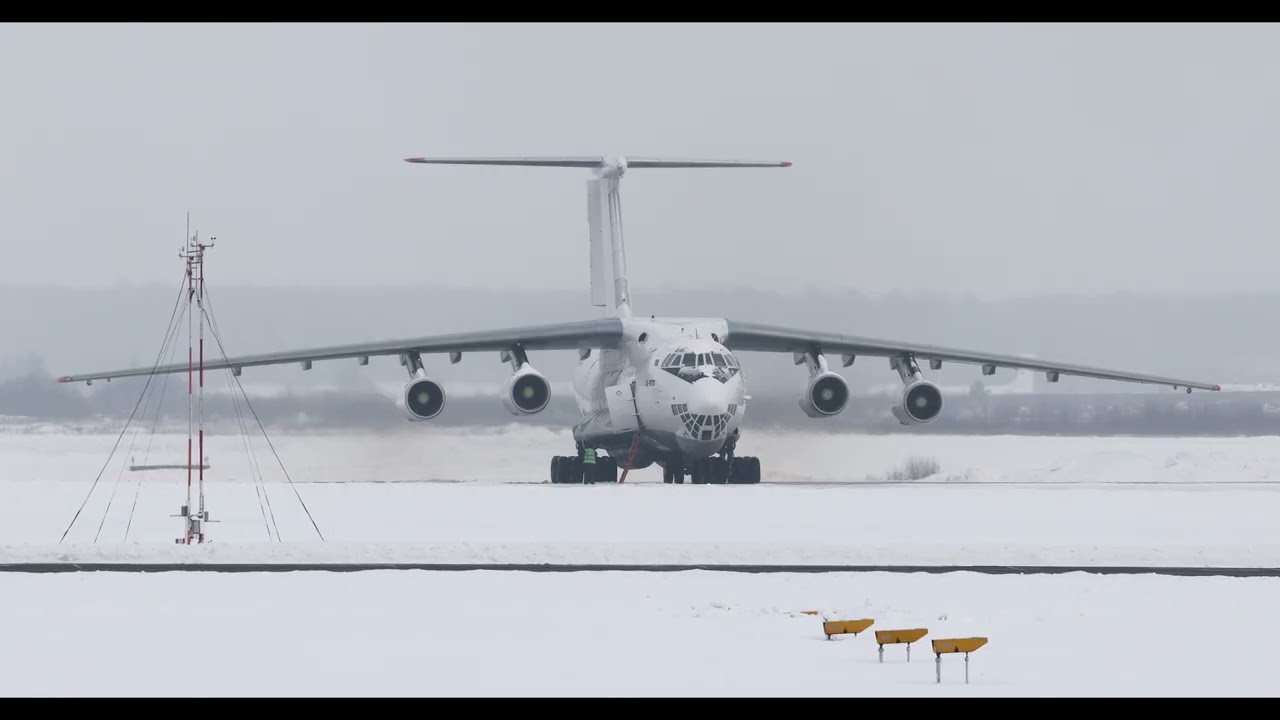 Aviacon Zitotrans Ilyushin IL-76TD в DME. 