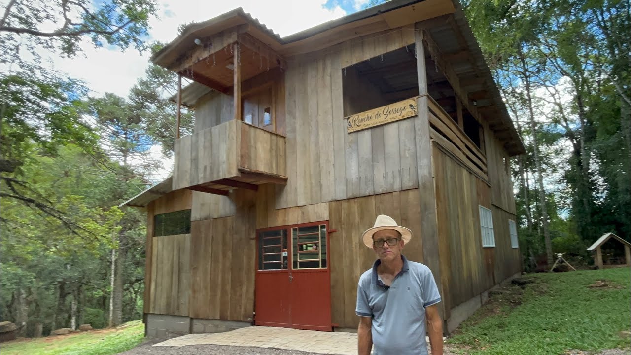 ELE FEZ UM RANCHO NO MEIO DO MATO COM REAPROVEITAMENTO DE MADEIRA - ELIZEU GUERRA SÍTIO ALEGRIA 