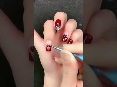 مناكير أحمر فضي مناكير