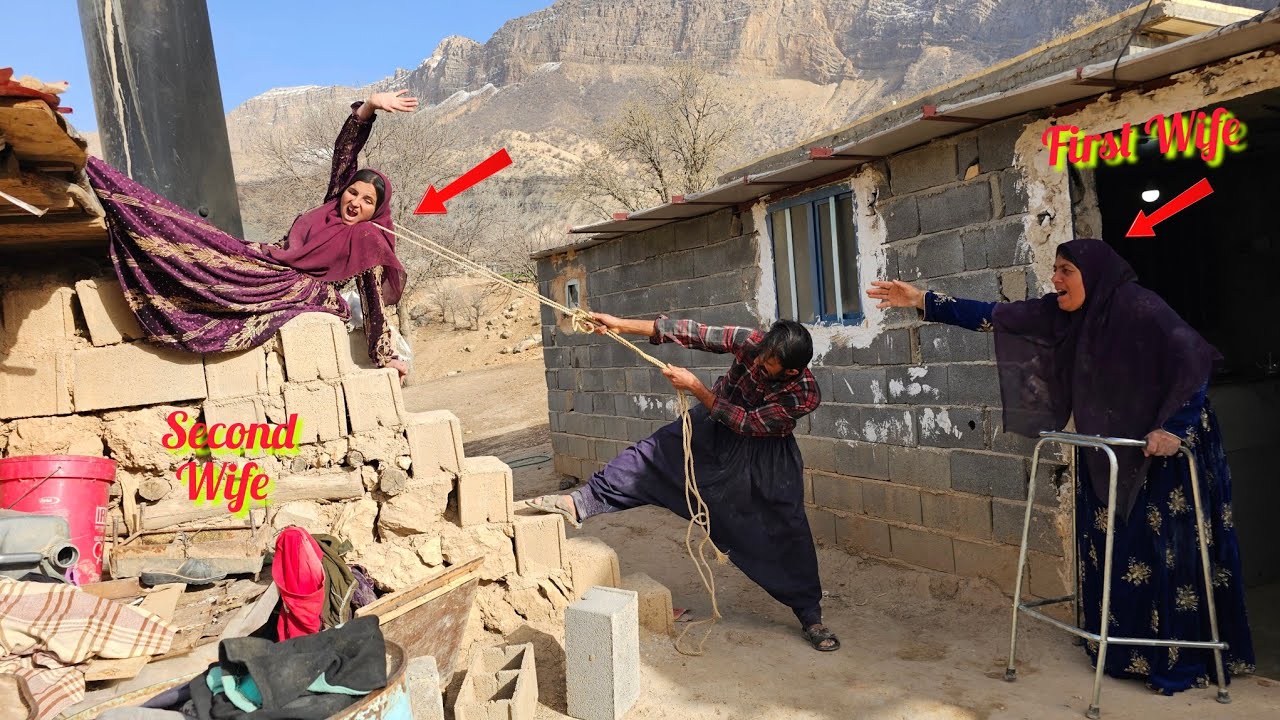 Семейная вражда: Первая жена сурово наказана за то, что бросила вторую жену.