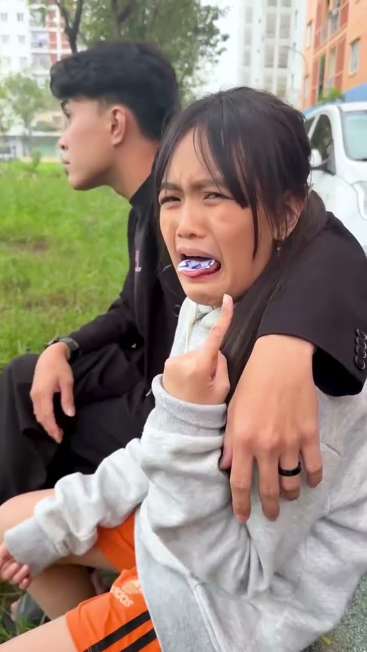 ACC - Cô Bé Không Nhận Ra Đó Là Tín Hiệu Cầu Cứu  || The Little Girl It Was a Signal for Help.#funny