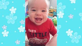 幸せな家族と素敵な赤ちゃんの瞬間 - かわいい赤ちゃんのビデオ