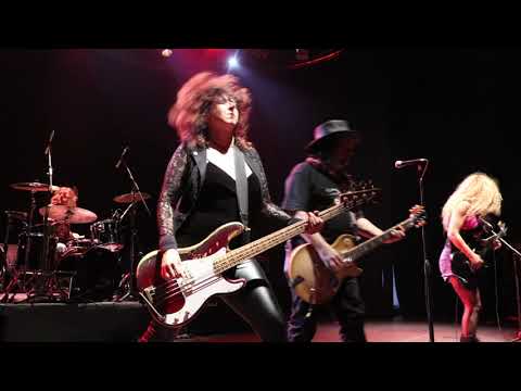 NASHVILLE PUSSY. 'GO TO HELL".