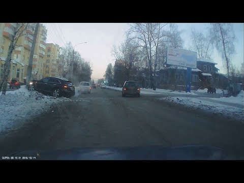 На Infiniti Въехал В Столб. Архангельск.