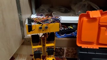 Walking Robot With Servo Motors and My Stuff