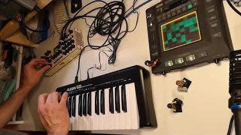 Garretlabs Shruthi XT Reborn - Live arpeggiator and sequencer with MIDI synch on Kaossilator Pro+