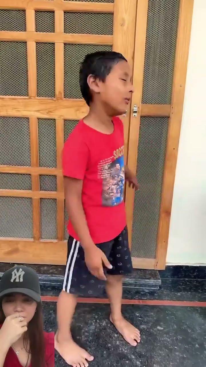 Adek bagi makanan ke kakek jual es krim keliling ⁉️
