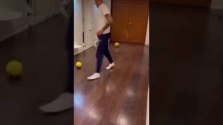 "Es para que se acostumbre": el video del Cuti Romero jugando al fútbol con su hijo