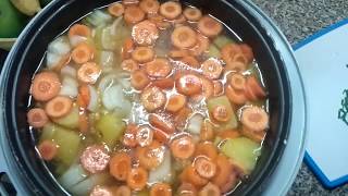 Тушеная курица с картошкой,морковью,луком. Домашний петух,полезная домашняя еда. Тушеная курица с картошкой,морковью,луком. Домашний петух,полезная домашняя еда.