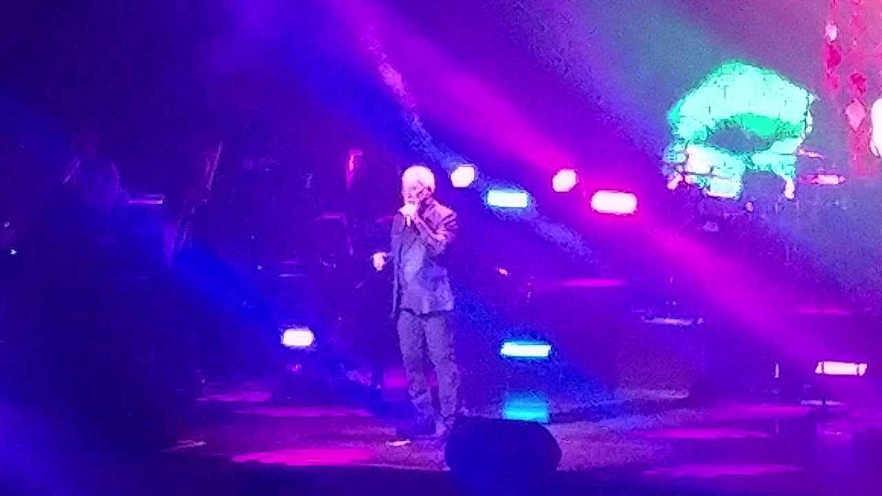 Kiss Tom Jones foxwoods - YouTube