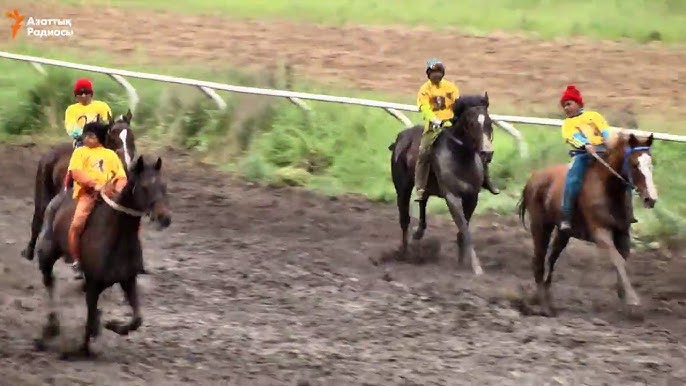 Порно оқиға: Көпшілік әйелімді трахает етеді Бразилиялық қызбен жыныстық қатынас