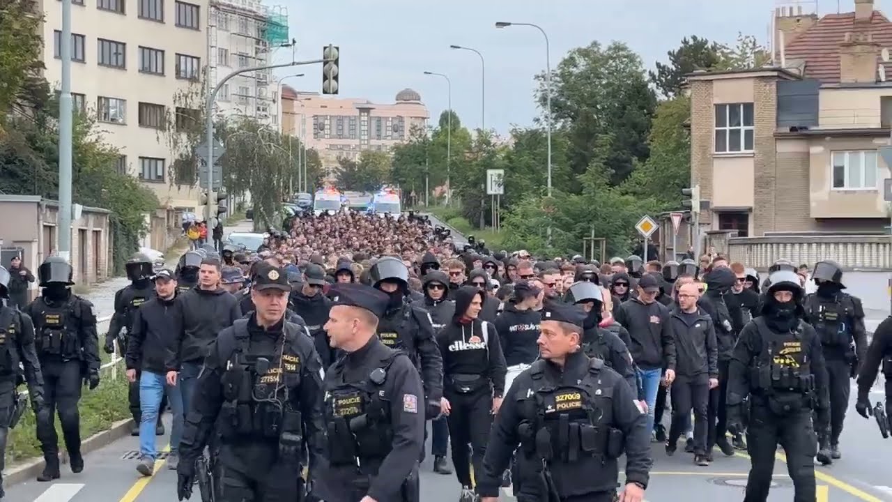 POCHOD FANOUŠKŮ SPARTY NA DERBY PRAŽSKÝCH 