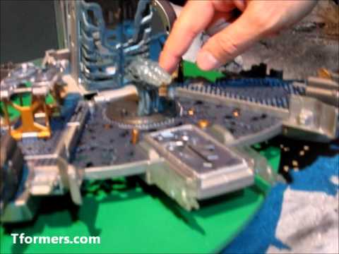 ToyFair 2011 - Demonstration of Transformers Dark ...