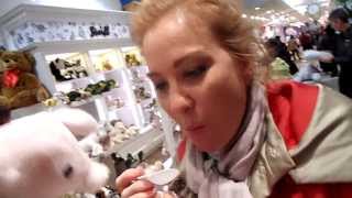 Maiale muore felice Da Fao Schwarz Toys NYC