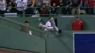 MLB | Outfielder Jumps Over The Fence To Rob Home Run
