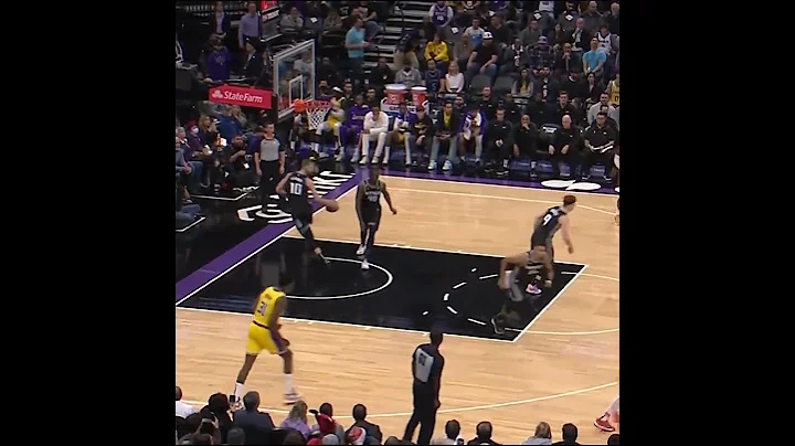 Pat Bev hit the "too small" celly again while down...
