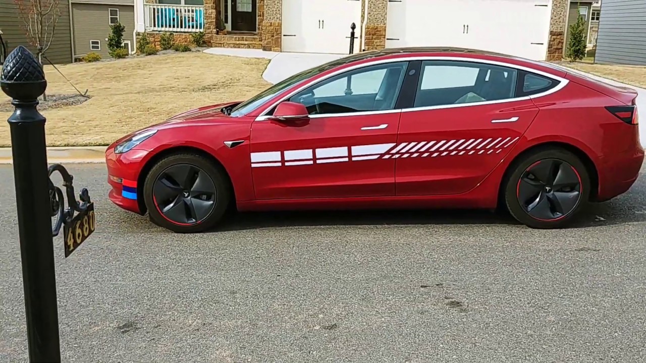 Video till Spana in Teslas Enhanced Summon