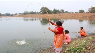 Fishing Video || I was surprised to see the fishing technique of the village ladies || Fish hunting