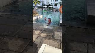 Если родители bidlo, дети как правило тоже. Подрались на водяных пистолетах:)) девочки,, все в папу.