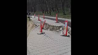 «Строители века»: ставропольцы недовольны ремонтом тротуара на Комсомольском пруду