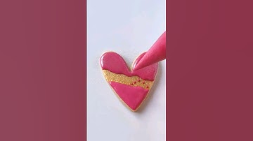 Decorating valentine pink gold cookie with royal icing. #decoratedcookies #cookies #cookiedecorating
