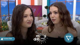 Kush janë motrat binjake që kanë lindur në Itali, që këndojnë këngë TIRONSE? screenshot 1