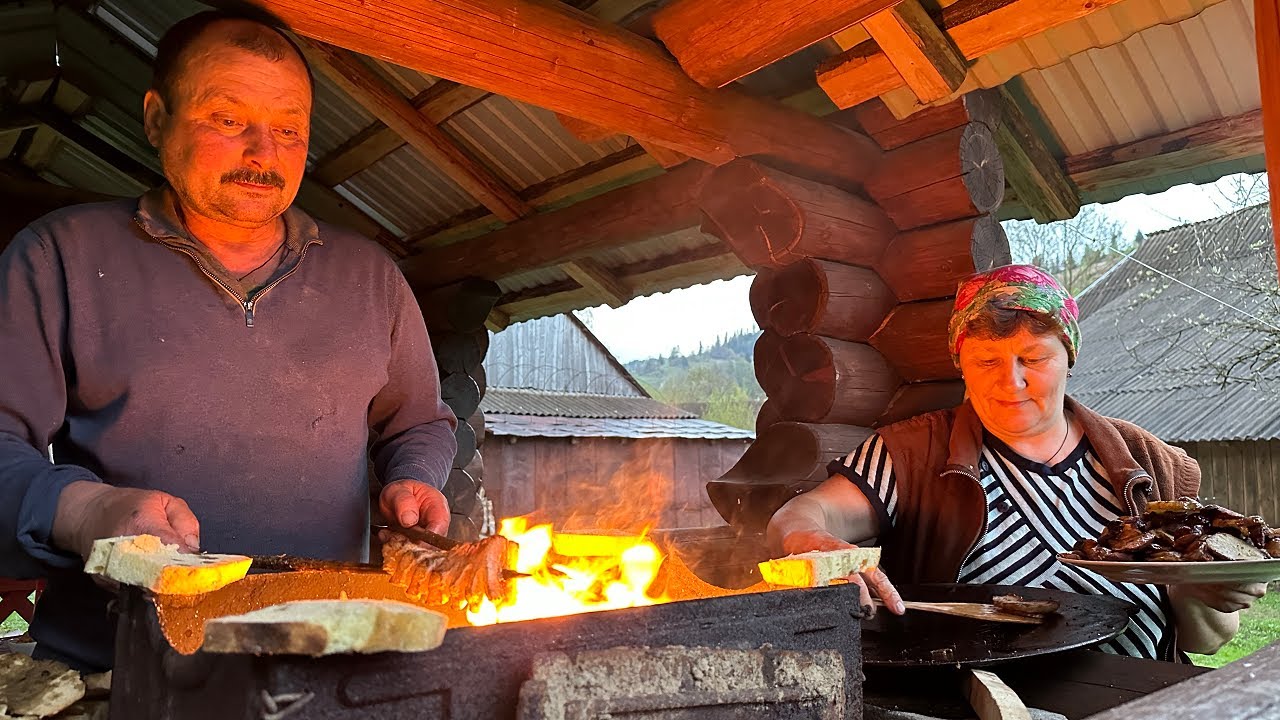 Spring Evening in the Carpathians: Firelight, Grandma’s Food & Grandpa’s Woodwork ⛰️🔥🍽️🪵