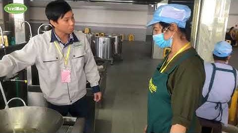 Sư Thầy Thích Trúc Thái Minh kiểm tra chất lượng bếp từ Việt Hàn